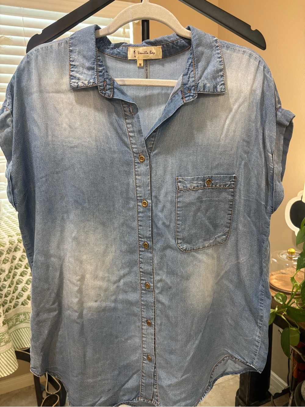 Vanilla Bay Light Wash Short Sleeve Chambray Denim Shirt - Medium